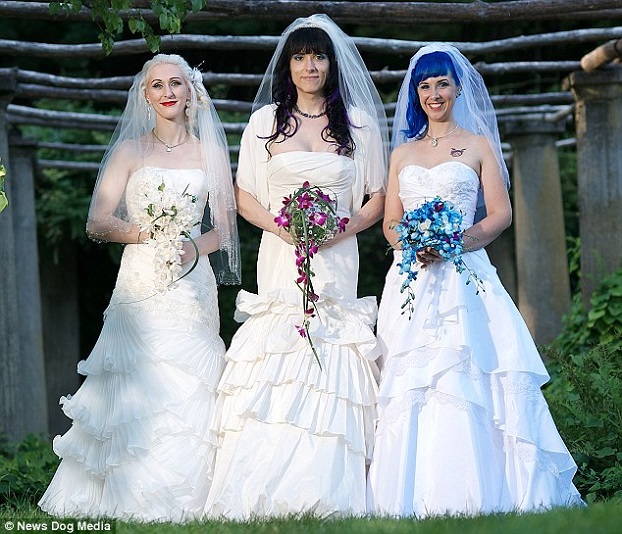 lesbiantriowedding.jpg